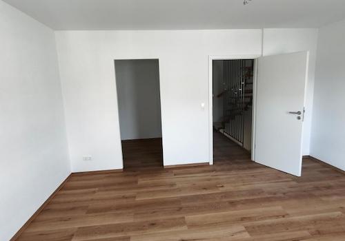 OG: Schlafzimmer mit Ankleide Bild 3