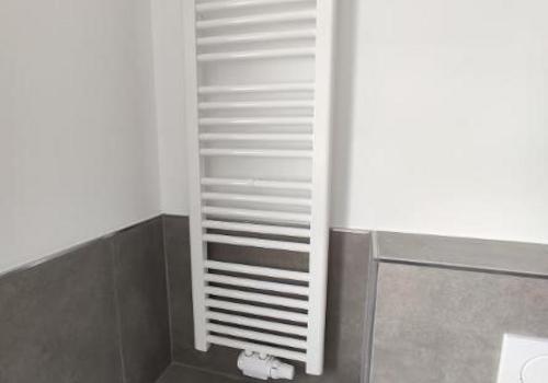 Bad mit Badewanne und Dusche Bild 5