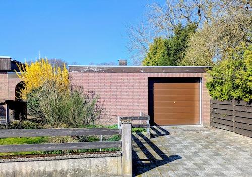 Garage mit Sektionaltor