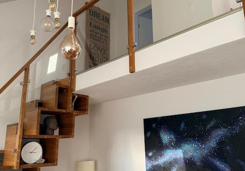 Blick zur Treppe und Galerie