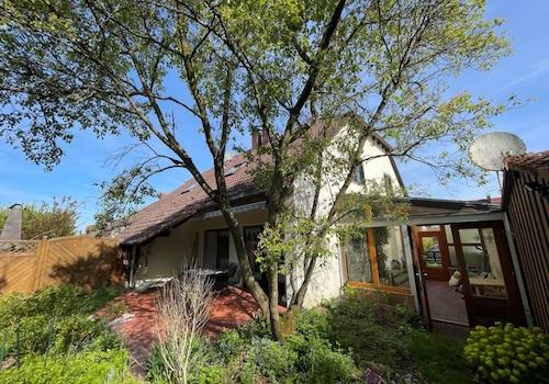 Hausansicht mit Wintergarten