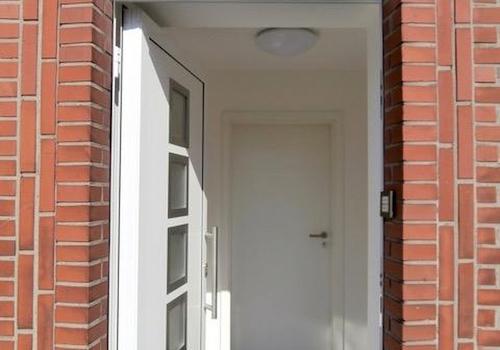 Hauseingang zum EG und OG