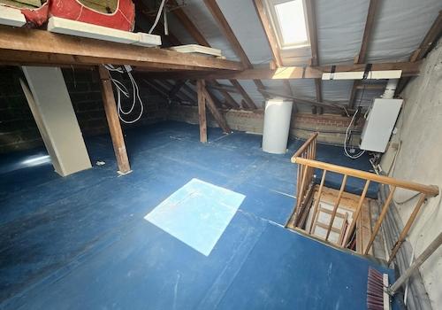 Dachboden mit Heizung-Warmwass