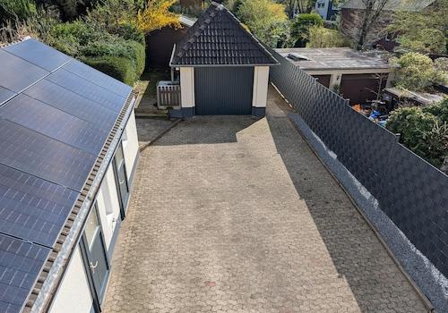 Innenhof mit Stellplätzen 1