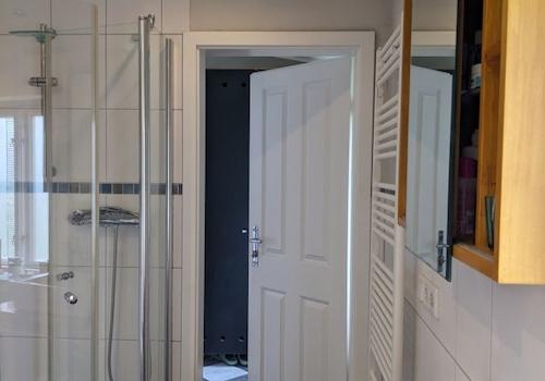 Badezimmer EG Dusche Zugangstür