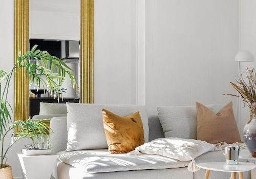 Wohnzimmer, möblierungsvorschlag mit Sofa und Spiegel