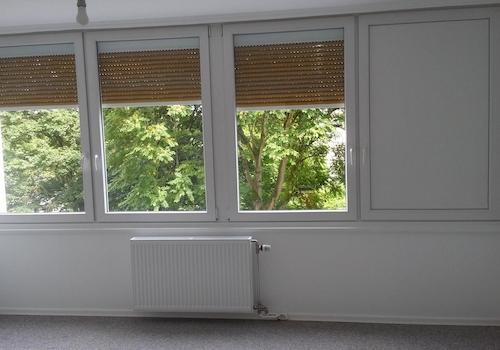 Schlafzimmer mit Rollläden