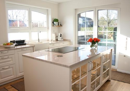 mit dimmbaren Deckenleuchten