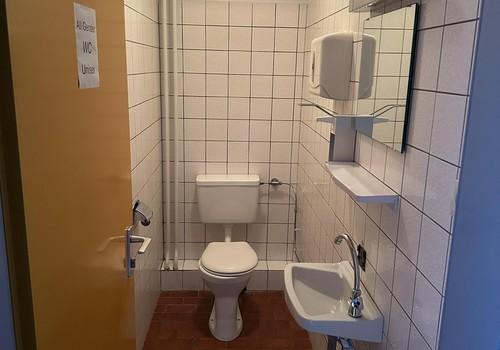 2 getrennte Toilettenräume