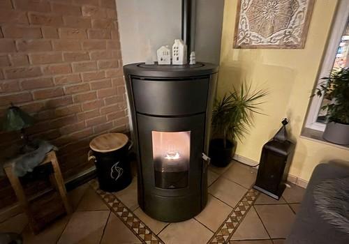 Pelletofen im Betrieb