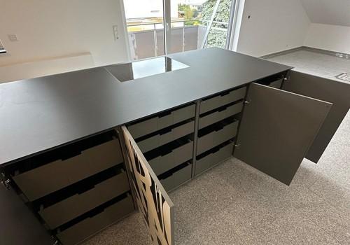 Stauraum in der Kochinsel