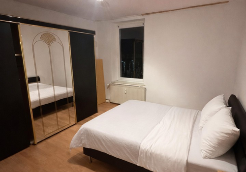 Schlafzimmer m. Kleiderschrank