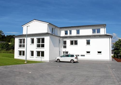 Ansicht und Parkplätze