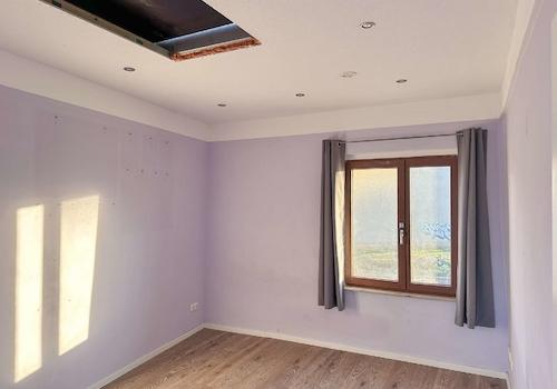 Schlafzimmer mit Spitzboden