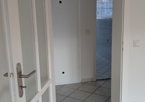 Blick Wohnzimmer in den Flur