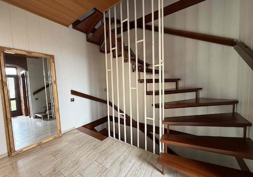 Eingangsflur mit Treppenhaus