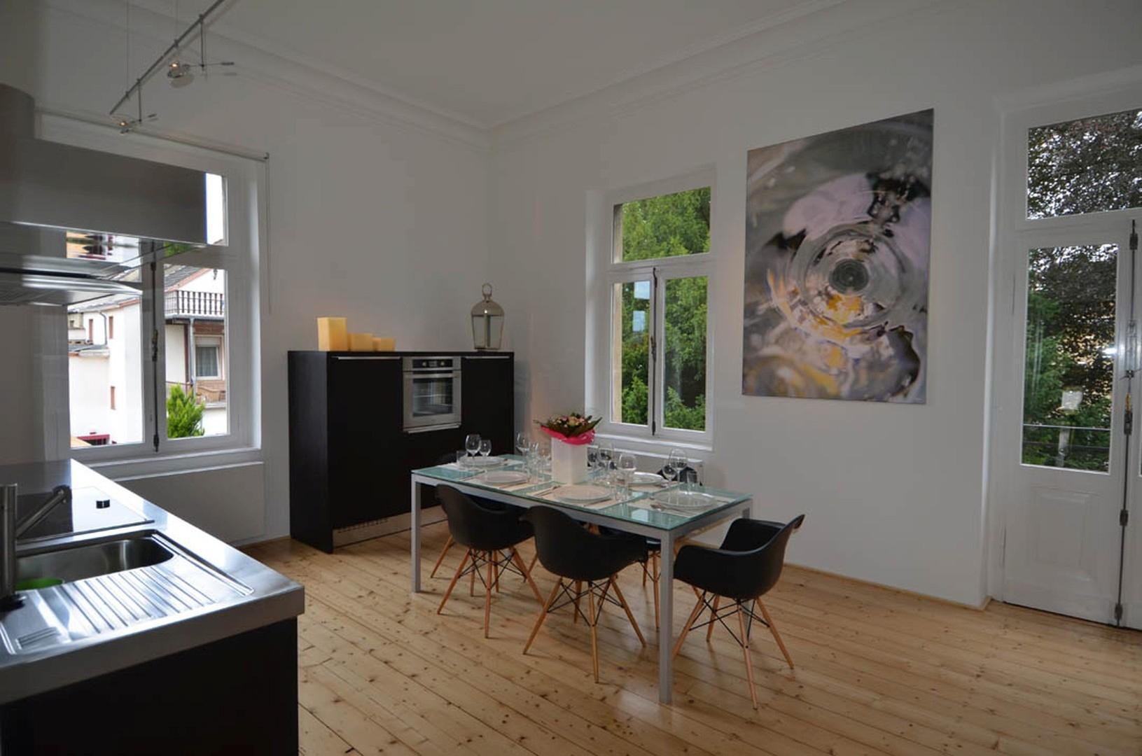 Küche mit Essbereich