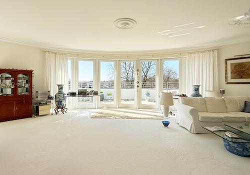 Wohnzimmer in Südausrichtung