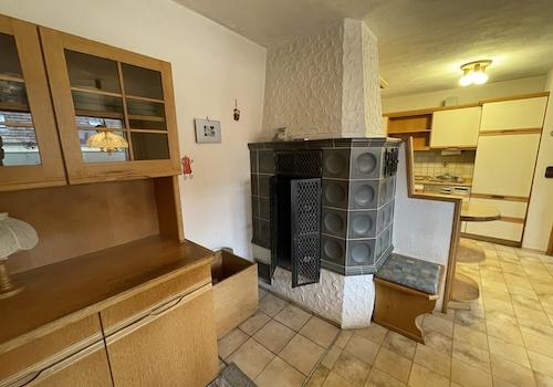 Kachelofen in der Küche im 1. OG