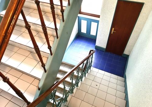 kommen Sie ins 1. OG