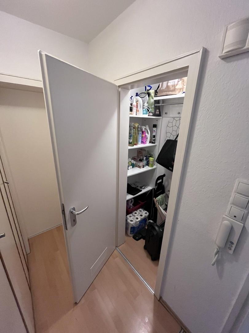 Abstellkammer neben Eingang