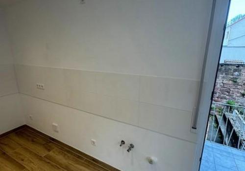 20 Küche mit Balkonzugang