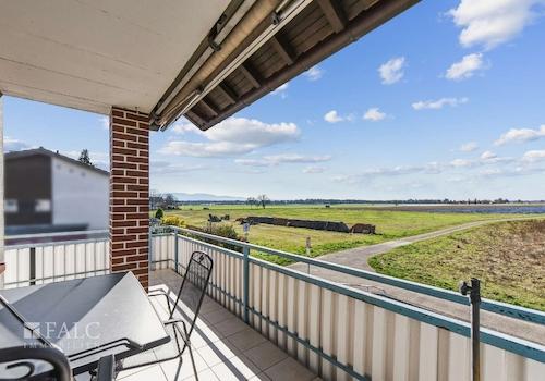 ... mit unverbauter Aussicht