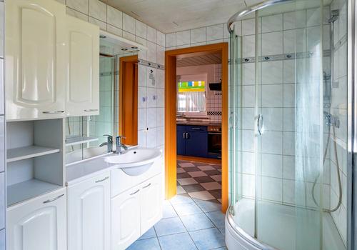 Bad Erdgeschoss Bild 2