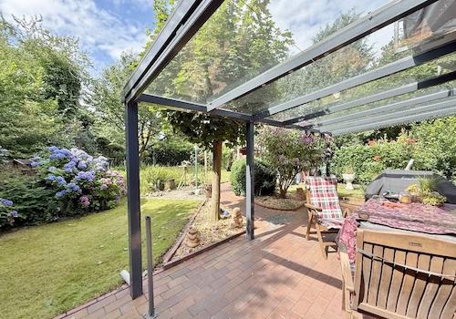 2. Haus / große überdachte Terrasse