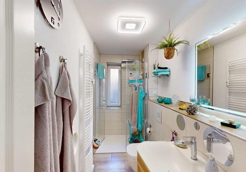 Modernes Tageslichtbad