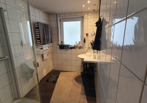 Tageslichtbad mit Dusche