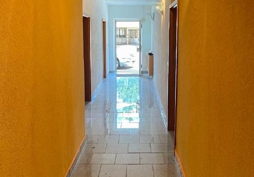 Büroausgang Flachbau auf West