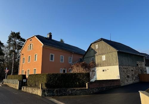 Wohnhaus mit Scheune