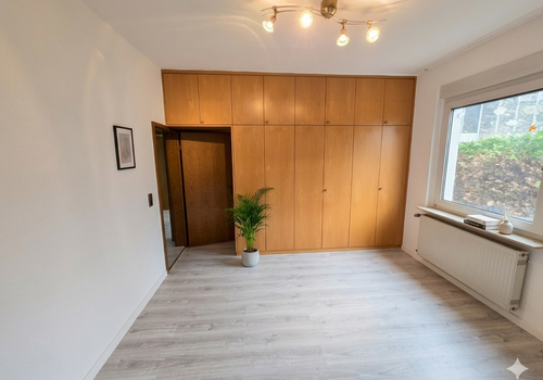 Schlafzimmer mit Einbauschrank