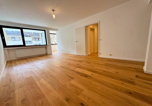 Wohnzimmer mit Echtholzparkett