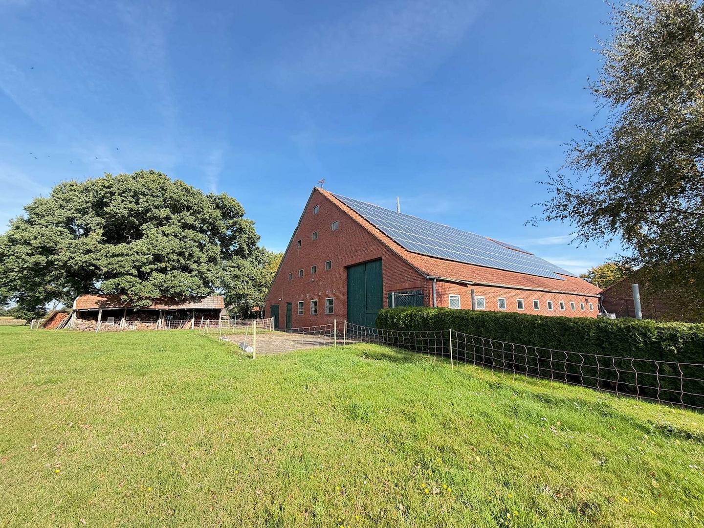 Scheune mit Photovoltaik