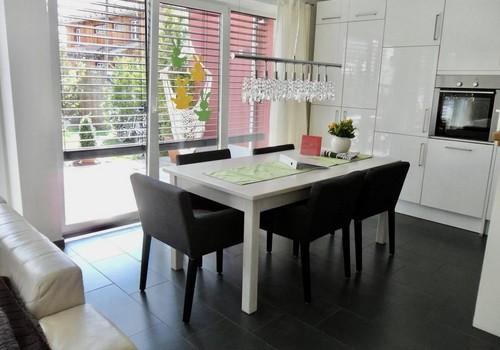 Küche mit Essbereich