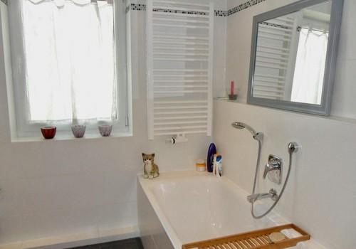 Bad EG mit Badewanne