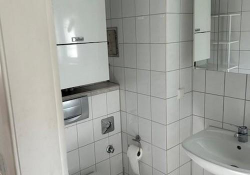 Duschbad mit Waschmasch.