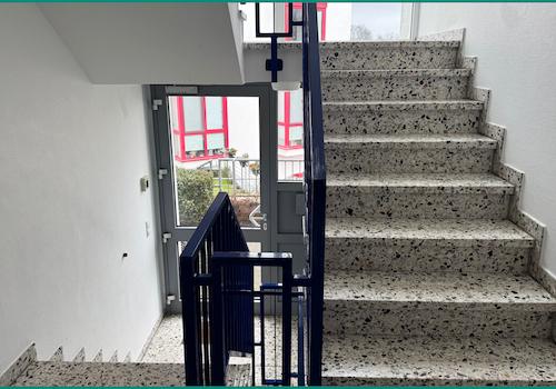 Sehr gepflegtes und helles Treppenhaus