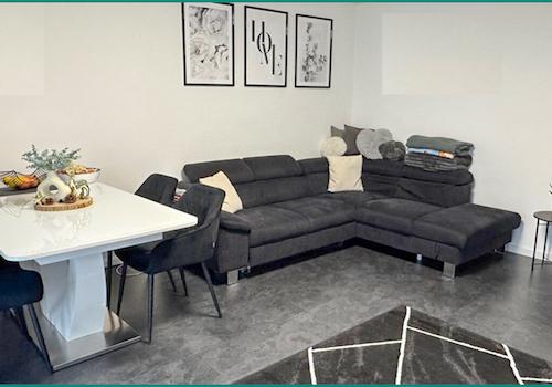 Platz für eine Coutschlandschaft und einen Esstisch