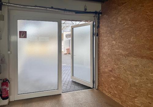 Separater Eingang Halle