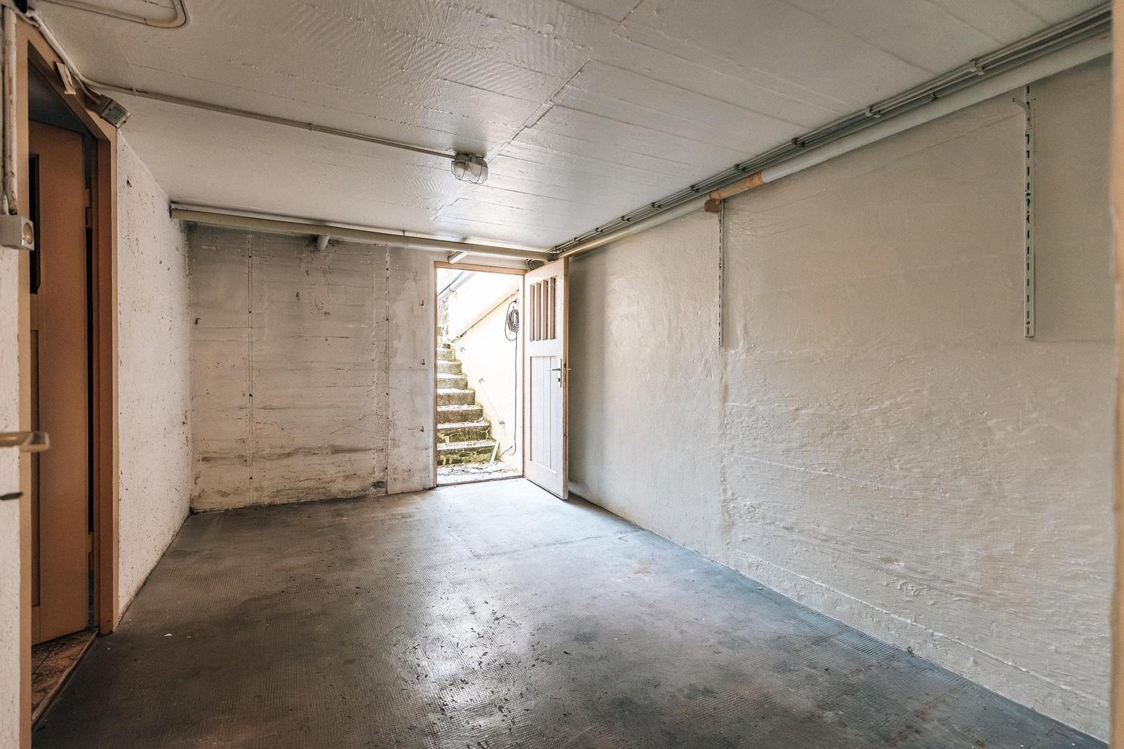 Kellerraum mit Gartenzugang