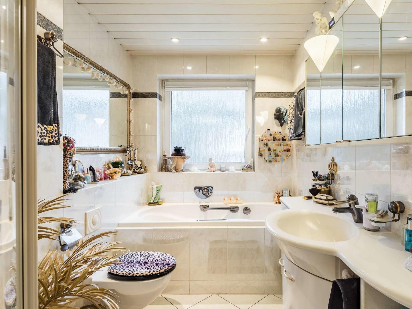 Badezimmer mit Wanne