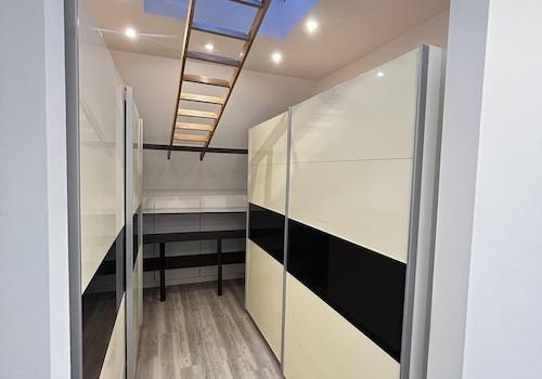 Begehbarer Kleiderschrank