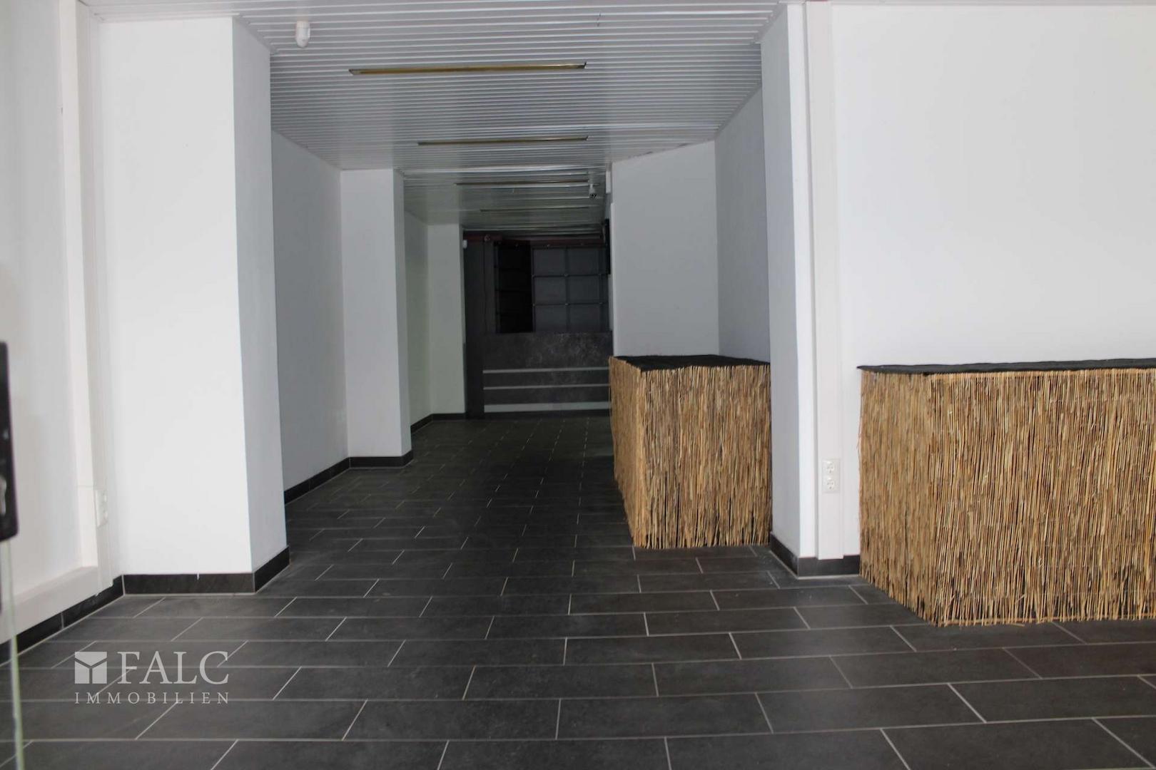 Gewerbefläche vorne