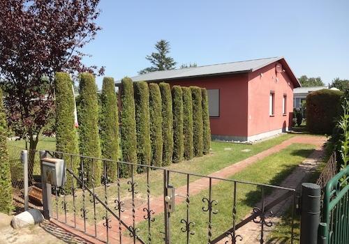 Einfahrt mit zwei Stellplätz