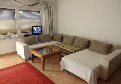 Wohnzimmer mit Couch