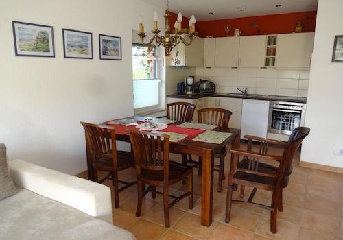 Küche mit Essbereich