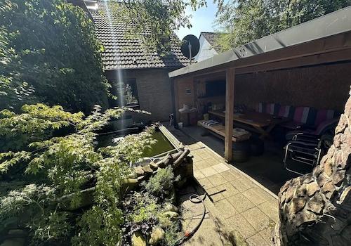 Partyhütte am Teich